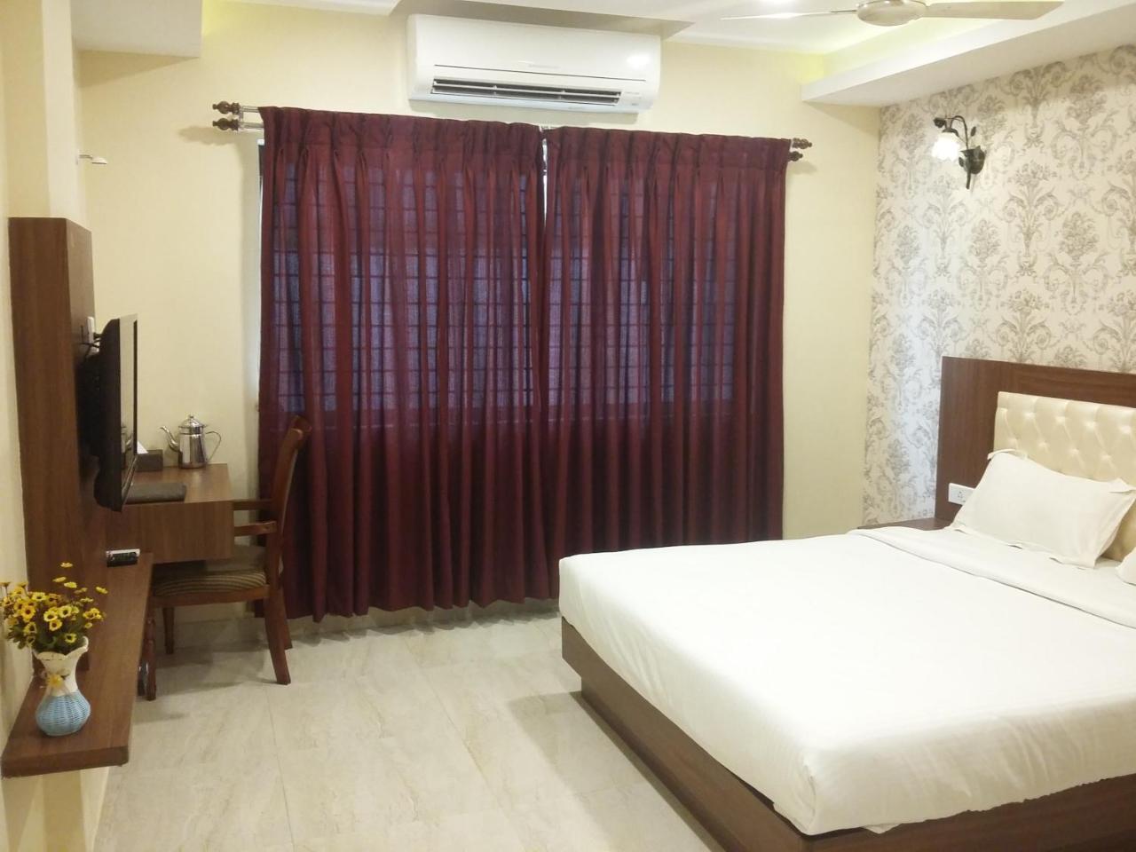 Hotel Mahalakshmi Residency Kollur Exterior foto